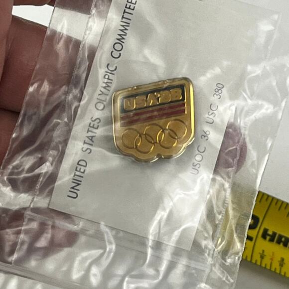 Vintage US Olympic Committee USA 1988 Enamel Pin Sealed Lapel Badge USOC Promo - Picture 1 of 3